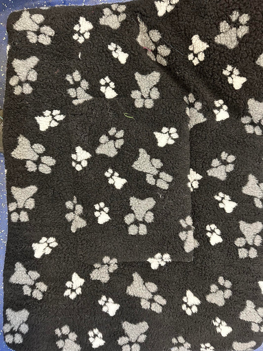 black with white/grey paws fleece crate mat 85cm x 70cm