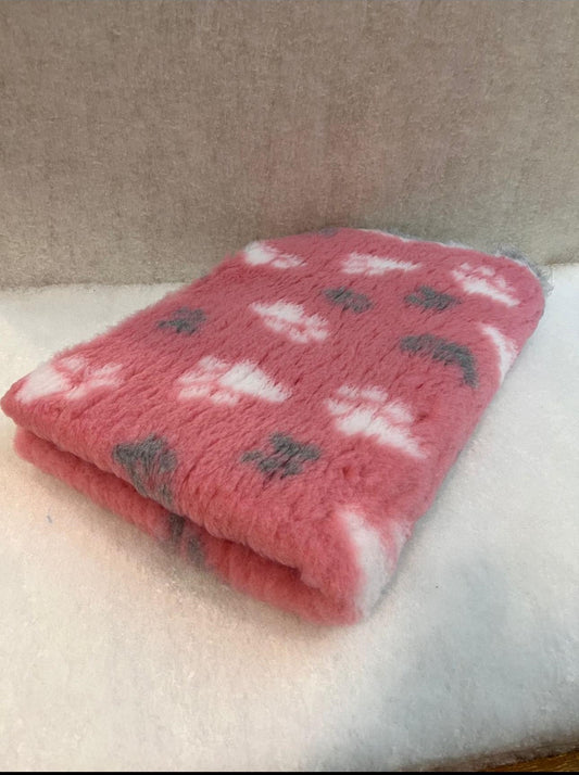 white/grey paws on pink Vet Bedding 1mt x 1.5 Mtr
