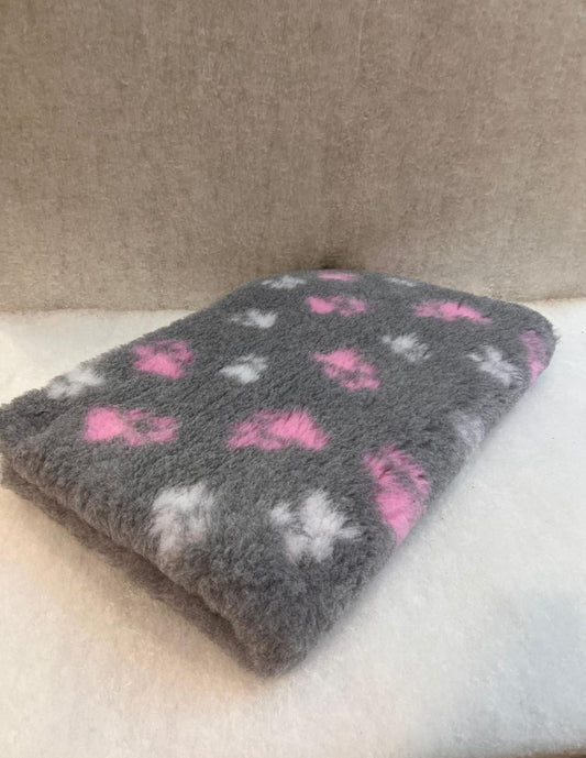 pink/white paws on grey Vet Bedding 1mt x 1.5 Mtr