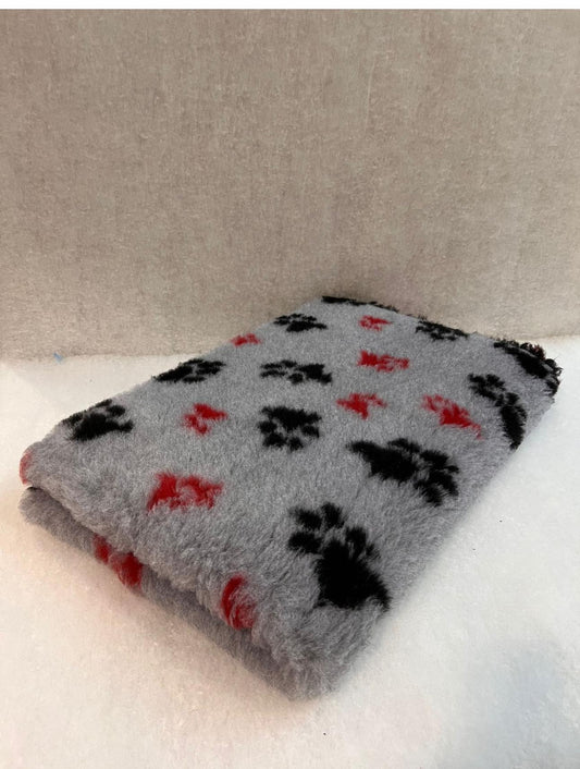 red/black paws on grey Vet Bedding 1mt x 1.5 Mtr