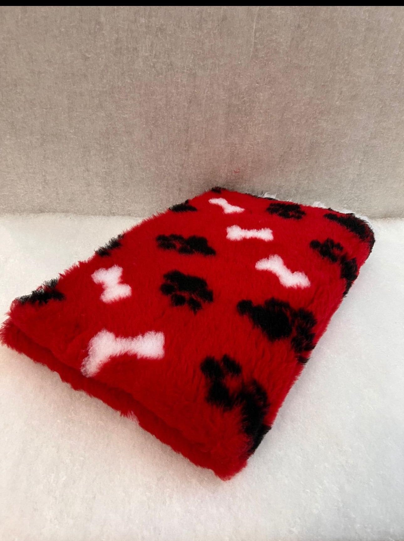 white bones black paws on red Vet Bedding 1mt x 1.5 Mtr