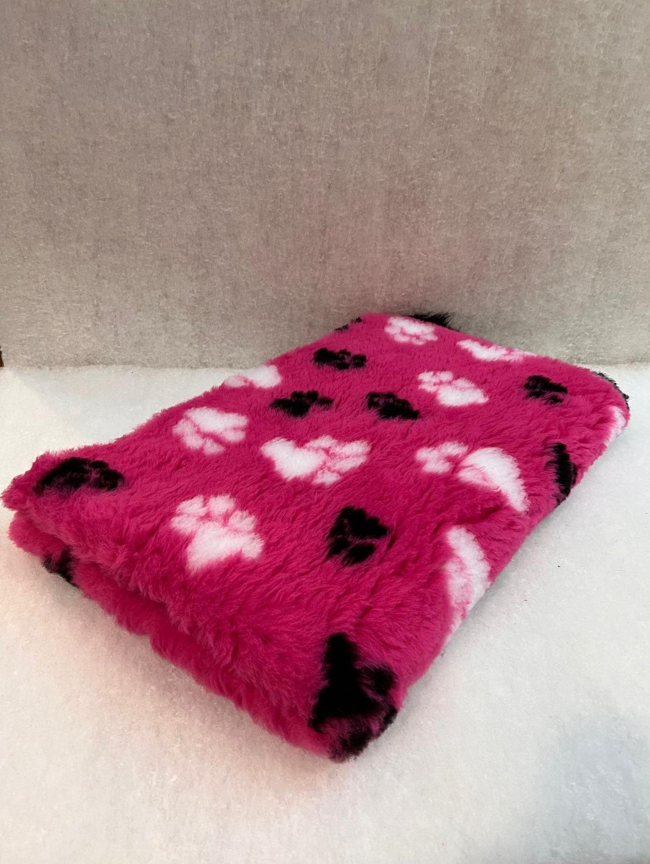 black/white paws on pink Vet Bedding 1mt x 1.5 Mtr